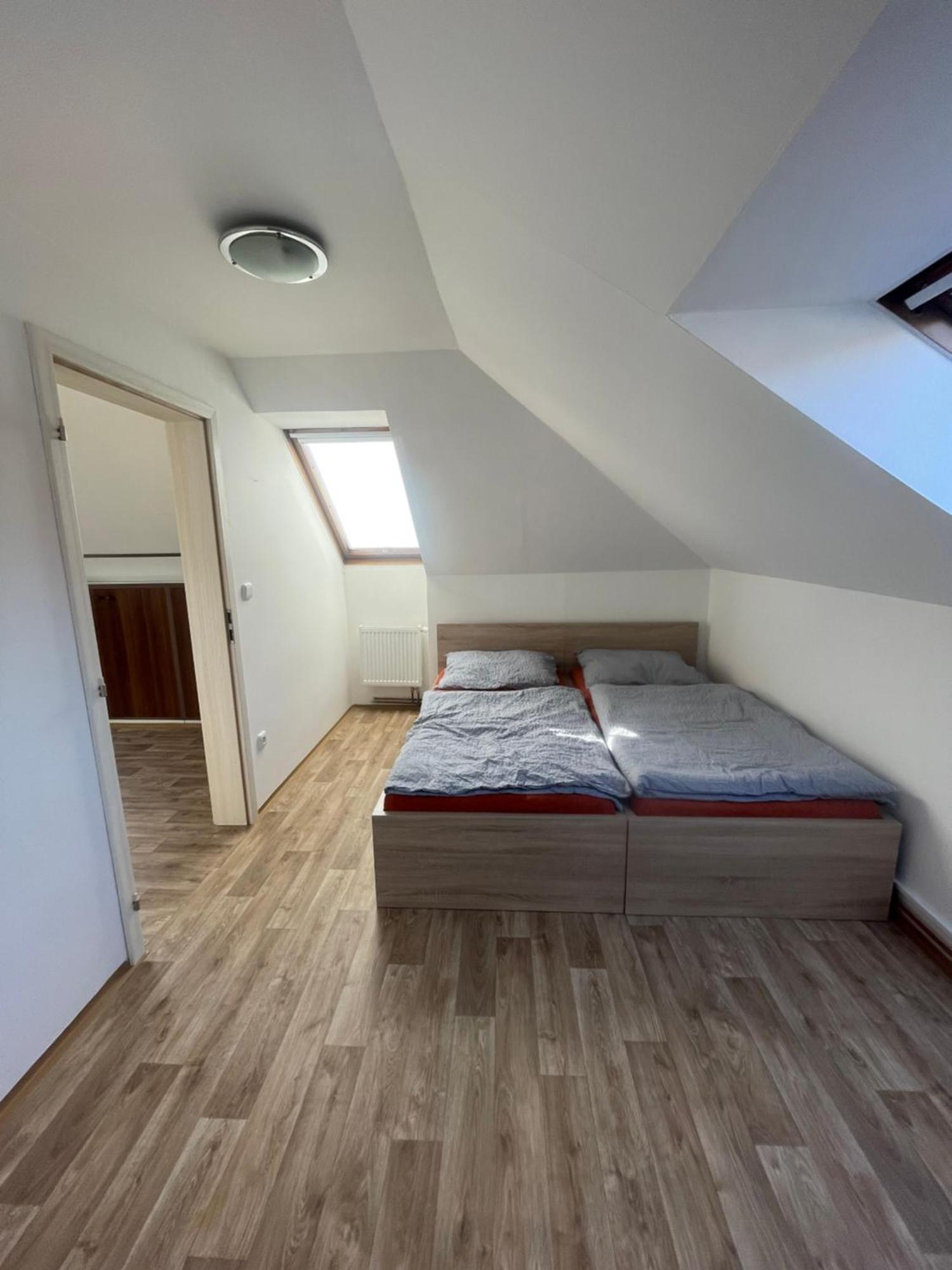 Soukromy V Centru Velkeho Mezirici Apartment