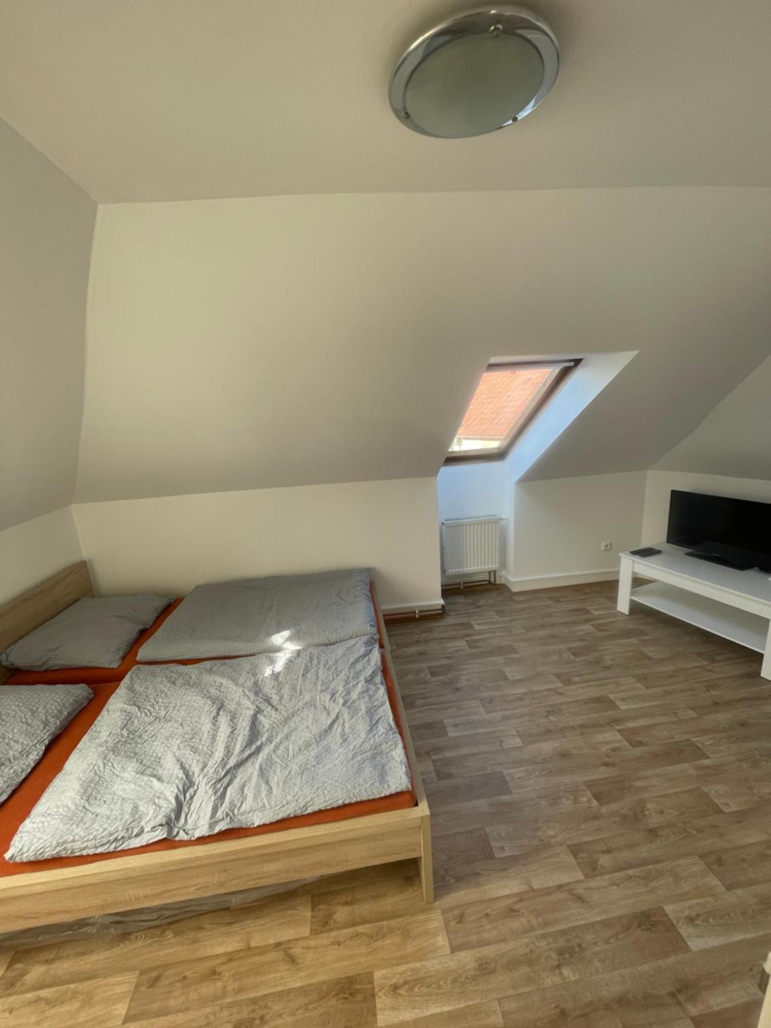 Soukromy V Centru Velkeho Mezirici Apartment